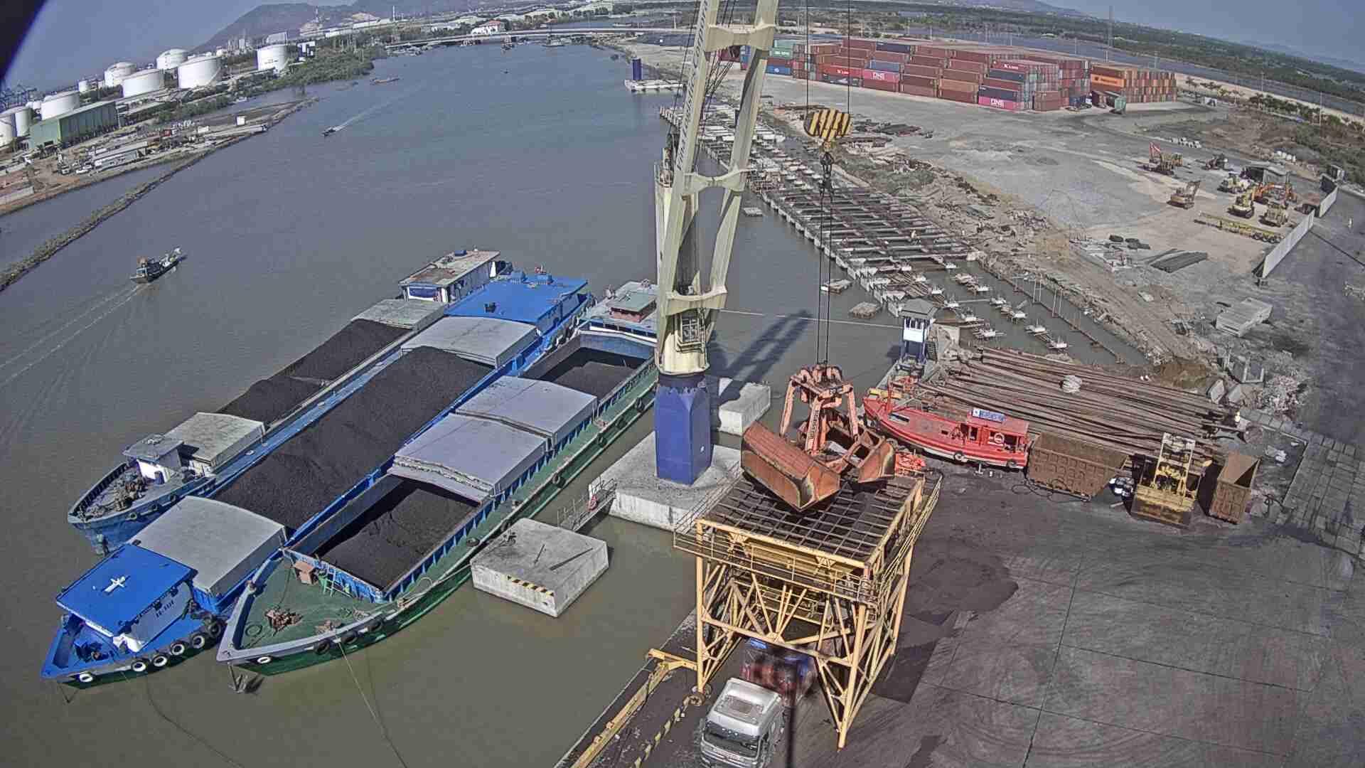 You are currently viewing Hoạt động nhập khẩu than vào Việt Nam liệu có dễ dàng?