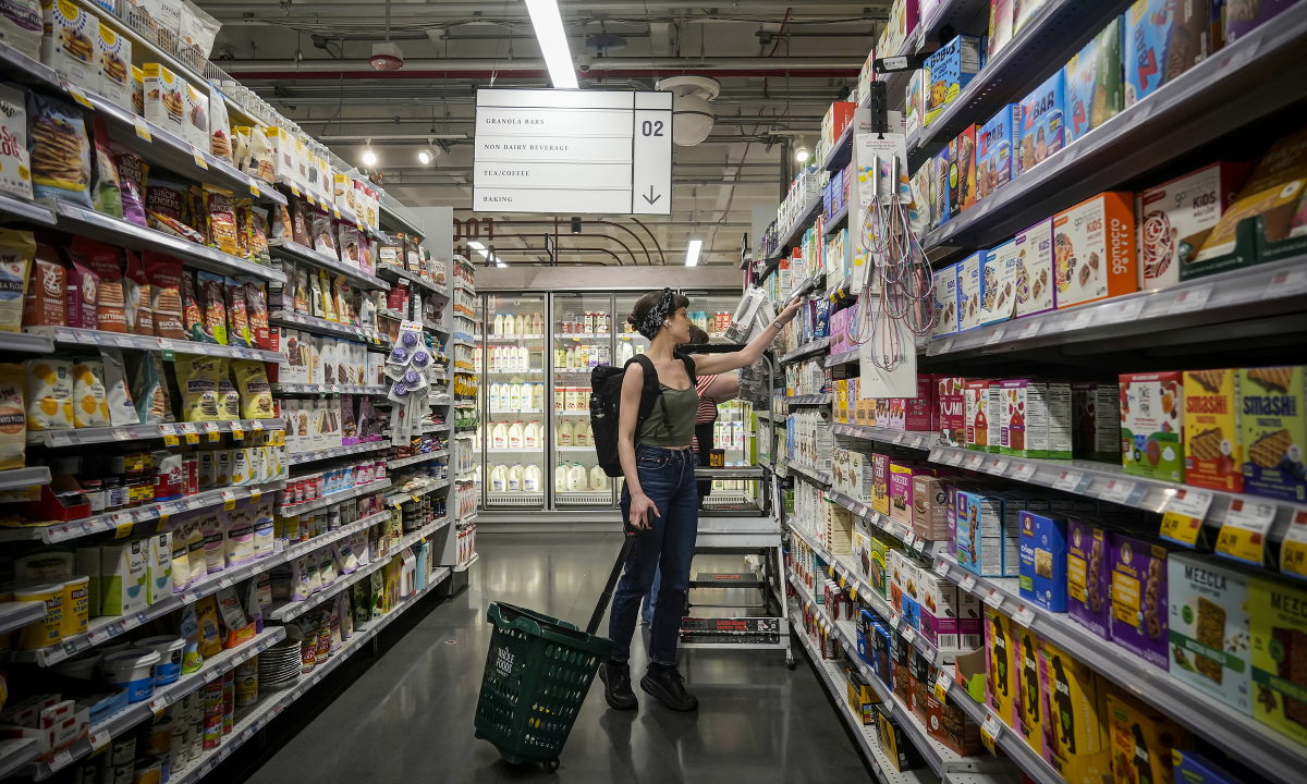 You are currently viewing Niềm tin người tiêu dùng Mỹ thấp kỷ lục