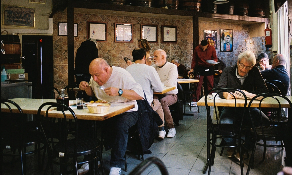 You are currently viewing Người châu Âu thắt chặt chi tiêu vì xung đột Iran