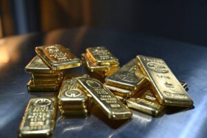 Read more about the article Giá vàng thế giới thấp nhất gần một tháng
