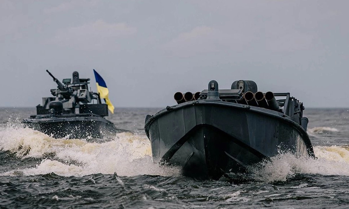 You are currently viewing Ukraine tuyên bố tấn công phương tiện thuộc ‘đội tàu bóng tối’ của Nga