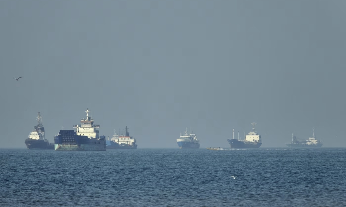 You are currently viewing Nguy cơ với Trung Đông khi eo biển Hormuz tiếp tục dậy sóng
